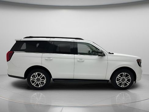 Used 2025 Ford Expedition Active AWD/4WD image 4