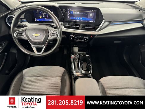 Used 2025 Chevrolet Trax LT w/ LT Convenience Package image 22