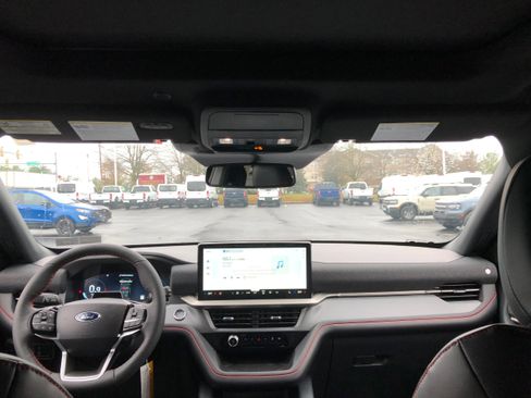 New 2026 Ford Explorer ST-Line w/ ST-Line Street Pack image 12