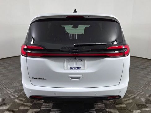 New 2026 Chrysler Pacifica Select image 6