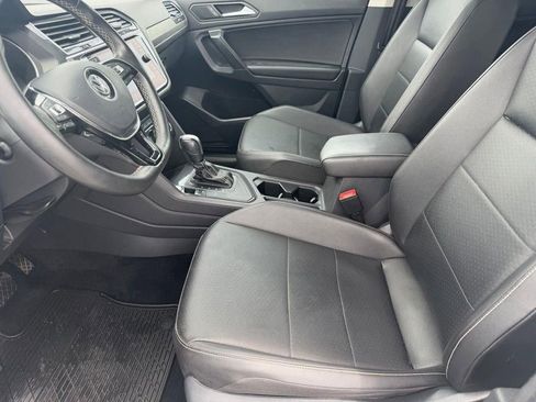Used 2021 Volkswagen Tiguan SE w/ Panoramic Sunroof Package FWD image 7