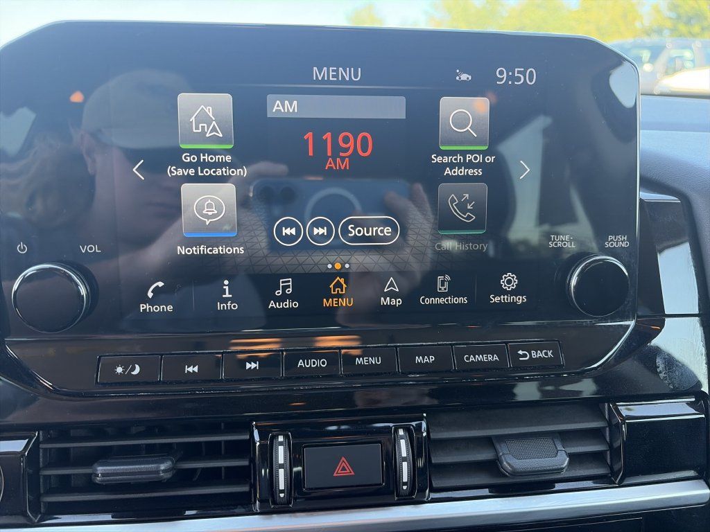 Used 2025 Nissan Pathfinder SL FWD image 22