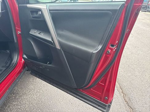 Used 2018 Toyota RAV4 LE image 41