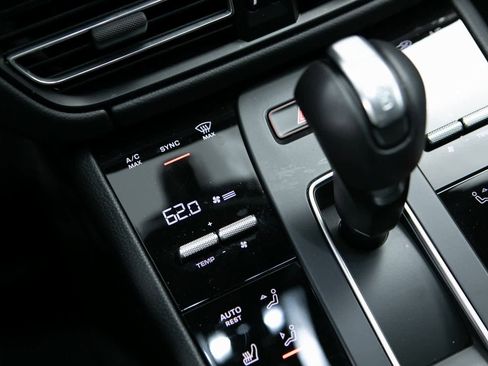 Certified 2025 Porsche Macan image 22