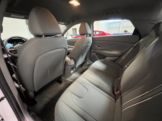 Used 2024 Hyundai Elantra SEL FWD image 15