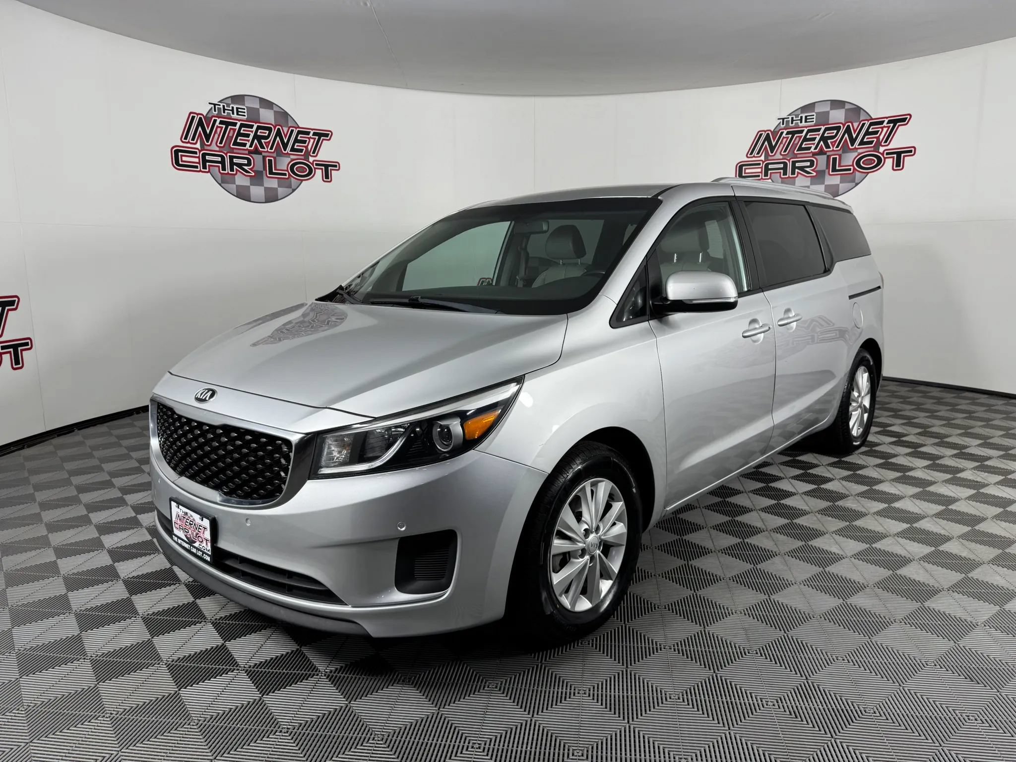 Used 2017 Kia Sedona LX w/ LX Essentials Premium Package FWD image 3