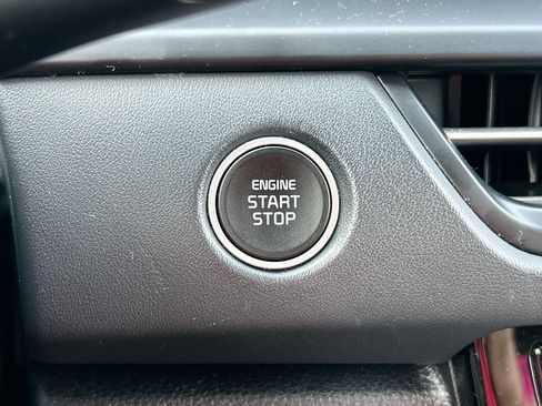 Used 2024 Kia Seltos EX FWD image 19