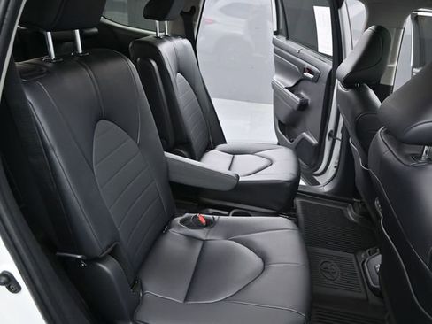 Used 2026 Toyota Highlander XLE image 17