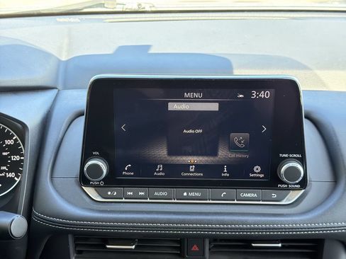 Used 2024 Nissan Rogue SV AWD/4WD image 16