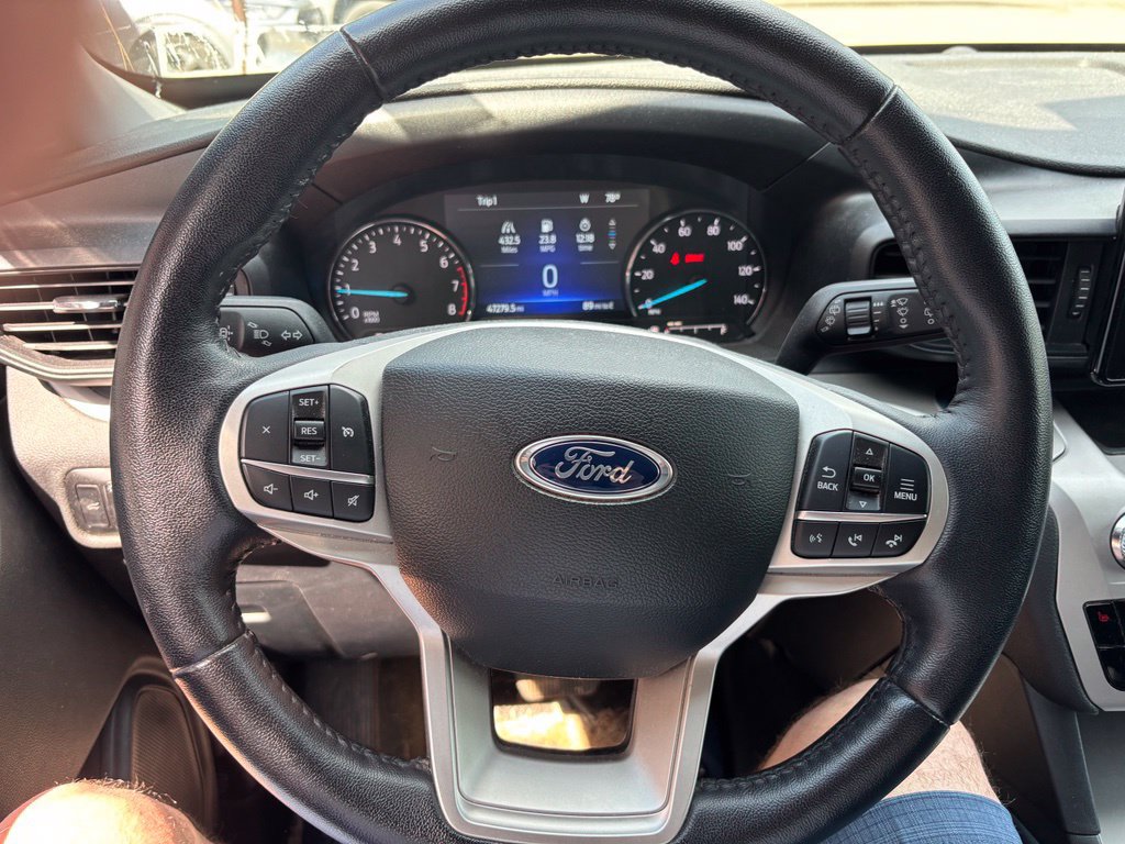 Used 2023 Ford Explorer XLT AWD/4WD image 23