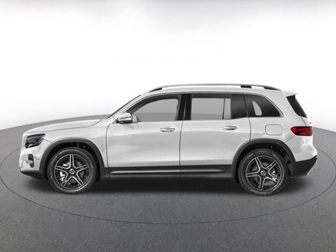 Used 2025 Mercedes-Benz GLB 250 4MATIC image 3