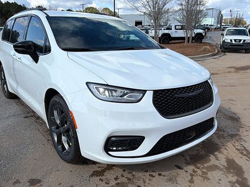 New 2026 Chrysler Pacifica Select image 5