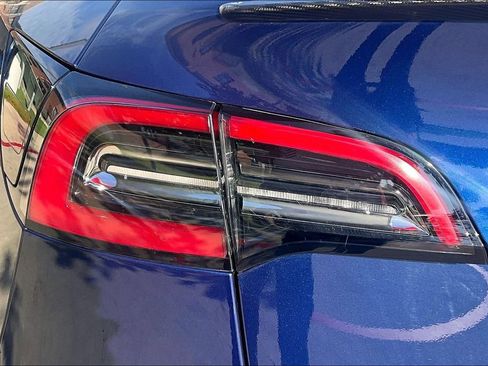 Used 2023 Tesla Model Y Performance AWD/4WD image 34