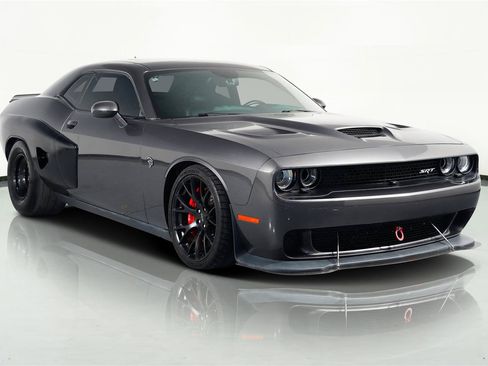 Used 2016 Dodge Challenger SRT Hellcat RWD image 4