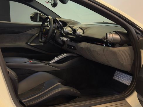 Used 2018 Ferrari 812 Superfast RWD image 12