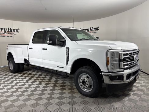 Used 2024 Ford F350 XLT w/ FX4 Off-Road Package image 3