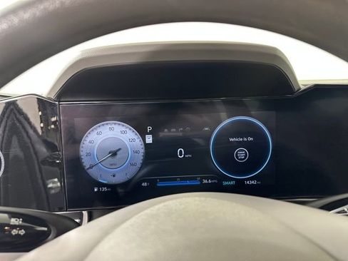 Certified 2024 Hyundai Elantra SEL image 17