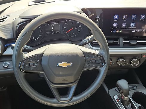 Used 2024 Chevrolet Trax LS w/ LS Convenience Package FWD image 21