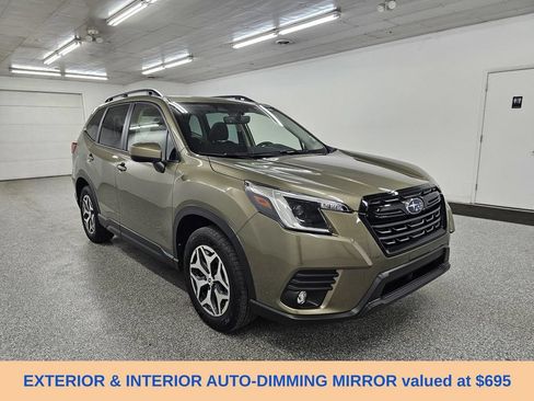 Used 2024 Subaru Forester Premium AWD/4WD image 3