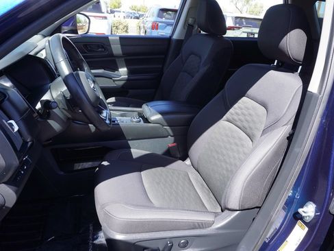 Certified 2025 Nissan Pathfinder SV AWD/4WD image 14