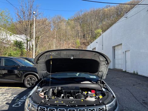 Used 2025 Jeep Compass Limited AWD/4WD image 33