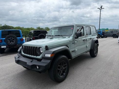 Used 2024 Jeep Wrangler Unlimited Sport AWD/4WD image 7