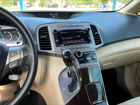 Used 2010 Toyota Venza image 6