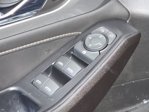 Used 2023 Chevrolet Traverse LT image 22