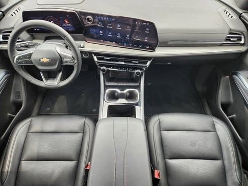 Used 2025 Chevrolet Traverse LT FWD image 26