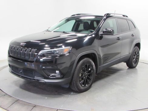 Used 2023 Jeep Cherokee Altitude Lux AWD/4WD image 3