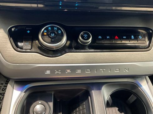Used 2025 Ford Expedition Platinum w/ Driver's Package AWD/4WD image 20