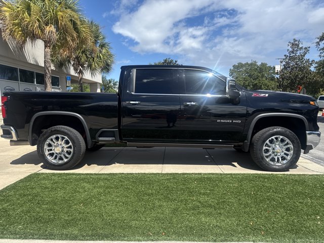 Used 2025 Chevrolet Silverado 2500 LTZ w/ LTZ Plus Package AWD/4WD image 2