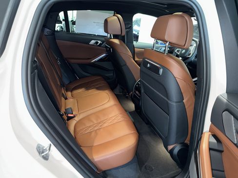 New 2026 BMW X6 xDrive40i w/ Climate Comfort Package image 11