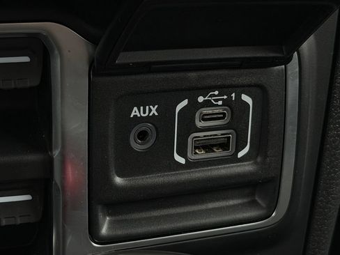Used 2026 Jeep Wrangler Unlimited Sahara AWD/4WD image 14