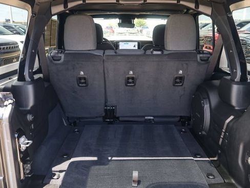 Used 2024 Jeep Wrangler Unlimited Rubicon w/ Technology Group AWD/4WD image 7