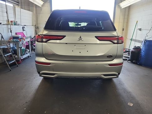 Used 2023 Mitsubishi Outlander SE Black Edition FWD image 7