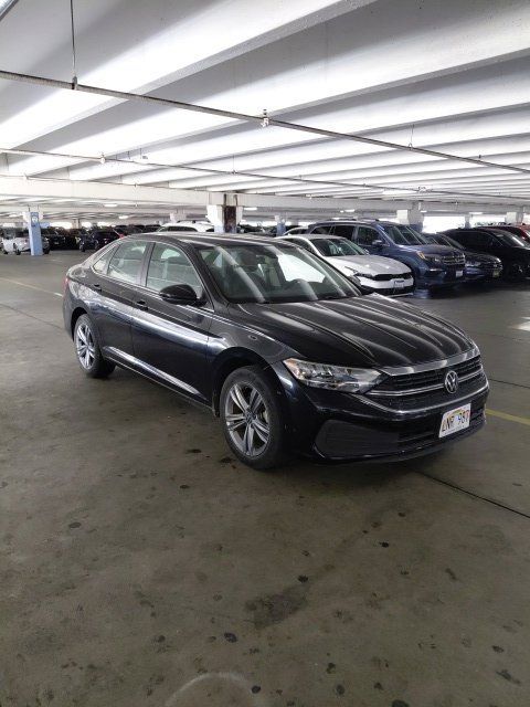 Used 2024 Volkswagen Jetta SE FWD image 1