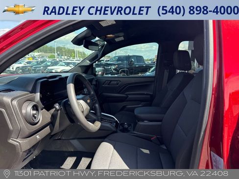 Certified 2025 Chevrolet Colorado W/T w/ Advanced Trailering Package AWD/4WD image 3
