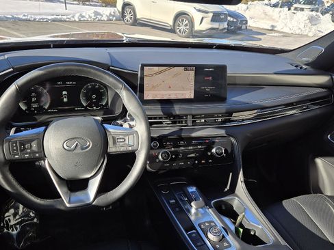 Certified 2025 INFINITI QX60 Luxe w/ Black Edition image 8