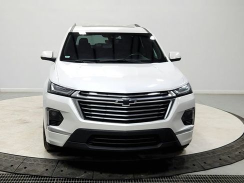 Used 2023 Chevrolet Traverse Premier image 2