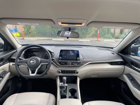 Used 2025 Nissan Altima 2.5 SV image 33