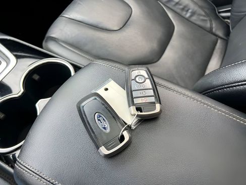 Used 2018 Ford Edge Titanium w/ Equipment Group 301A AWD/4WD image 35