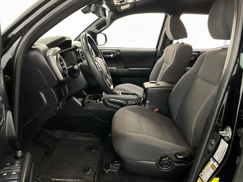 Used 2019 Toyota Tacoma TRD Off-Road AWD/4WD image 8