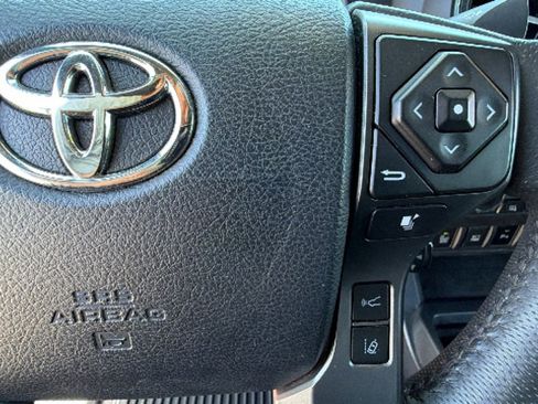 Certified 2018 Toyota Tacoma TRD Off-Road w/ Technology Package AWD/4WD image 20
