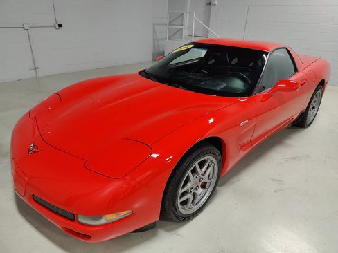 Used 2004 Chevrolet Corvette Z06 w/ Memory Package RWD image 17