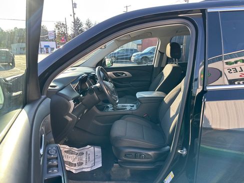 Used 2021 Chevrolet Traverse LT image 9