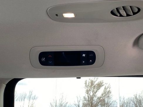 Used 2024 Chrysler Pacifica Touring-L FWD image 16