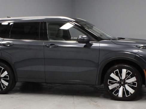 New 2025 Mitsubishi Outlander SEL image 9