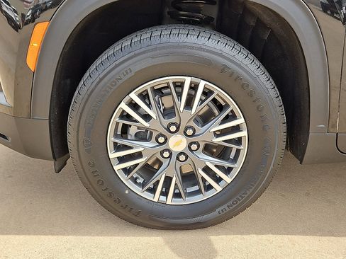Used 2025 Chevrolet Traverse LT FWD image 5