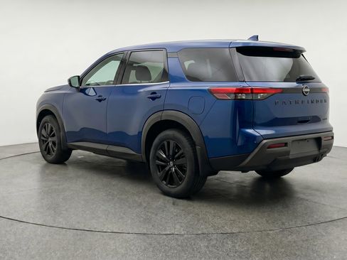 Used 2025 Nissan Pathfinder SV FWD image 6